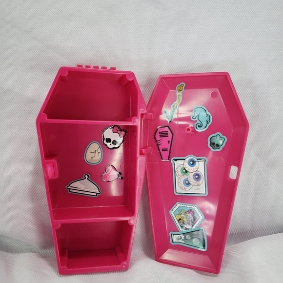 Monster High Doll 5 Inch Pink Locker With Random Accessories 2010 Mattel No Lock - Picture 3 of 6